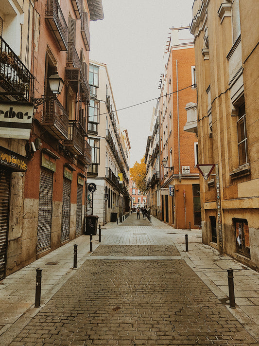 Tunnel in the Perspective: Nostalgic Streets